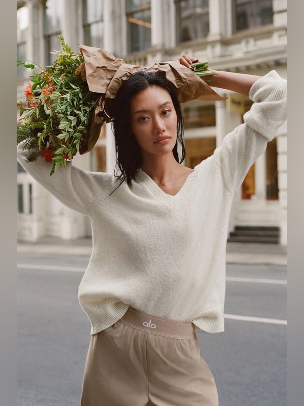 ALO Wool Cashmere New Class Oversized V-Neck Sweater Ivory Size Large